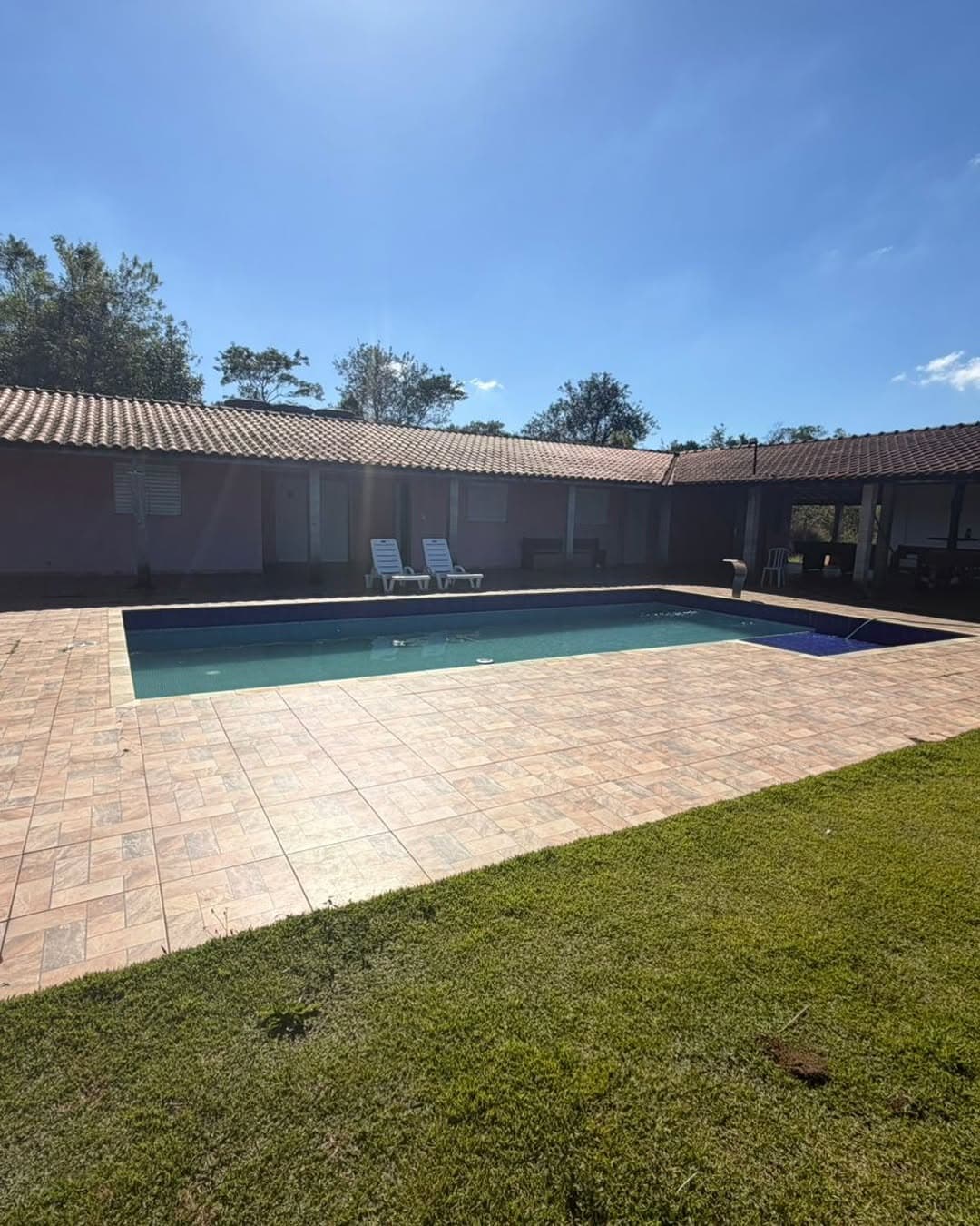 Chácara com piscina e vista para as montanhas